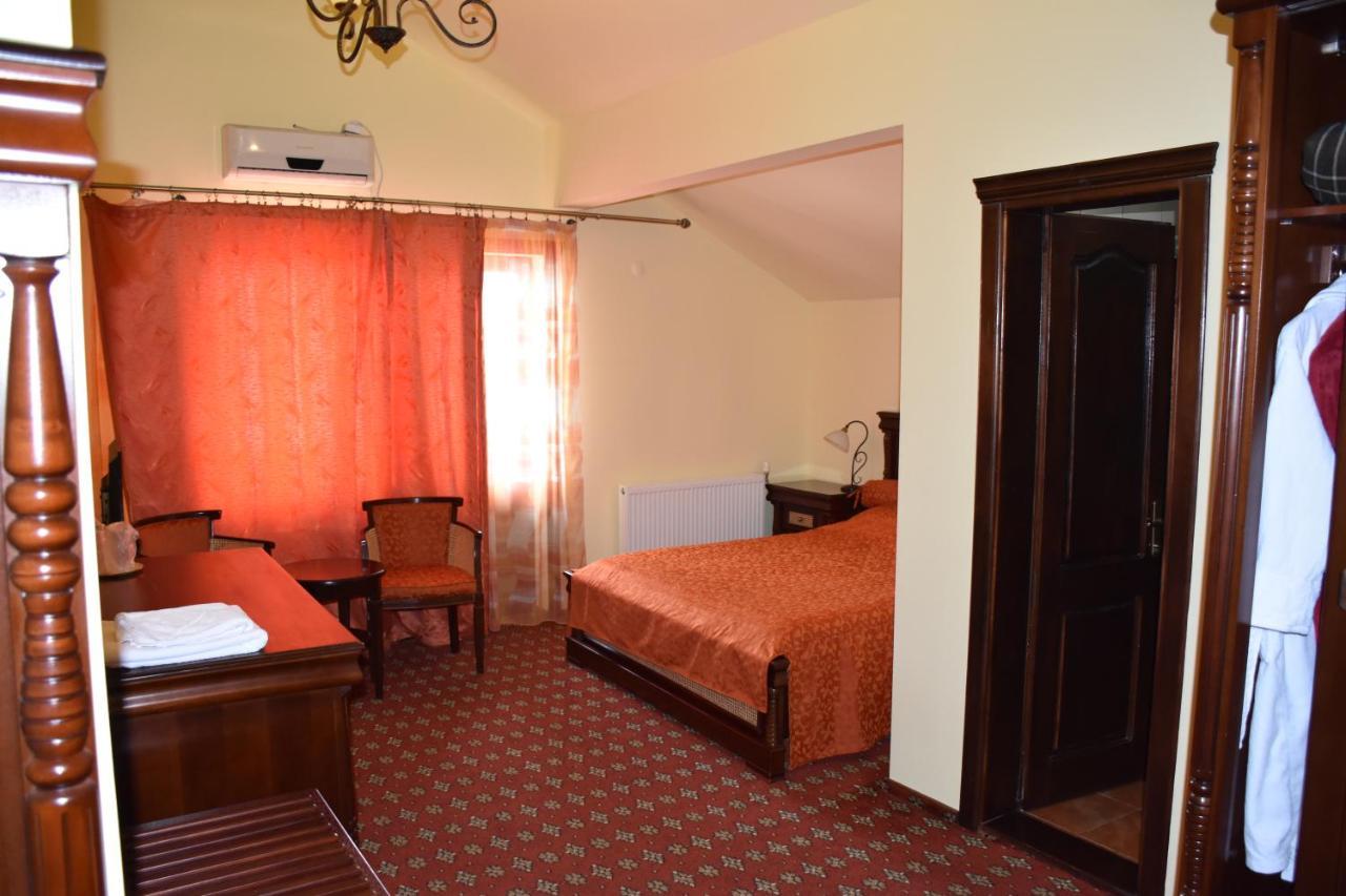 Pension Kokett Cîmpulung Exterior foto